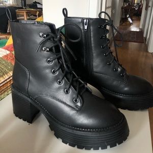 MIA women’s size 7 Zip Heeled Combat Boots